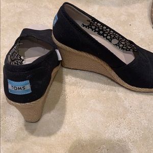 Toms peep toe wedge